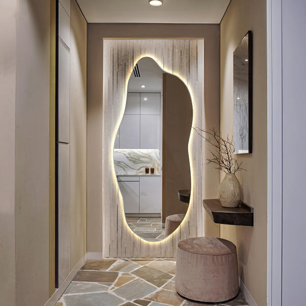 Spegel LED belysning organisk form elegant 40x90 cm