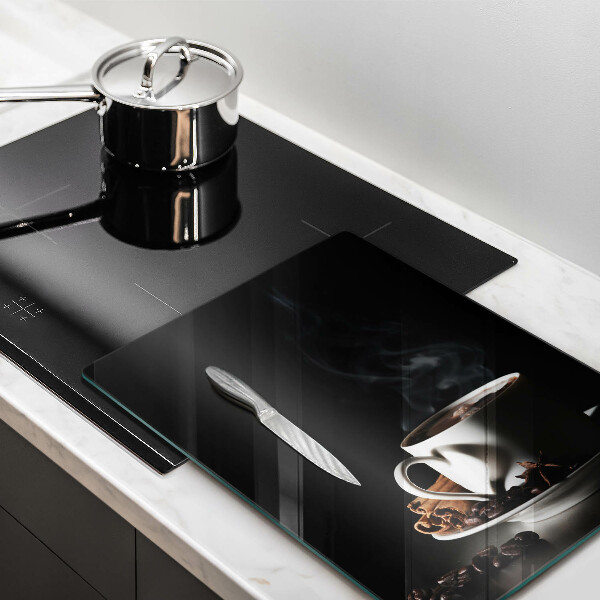 Skärbräda i glas En kopp varmt kaffe