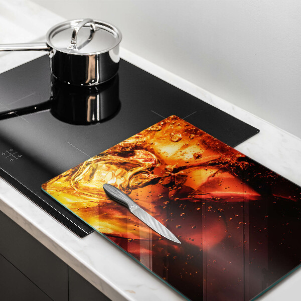 Skärbräda i glas Cola drink med is