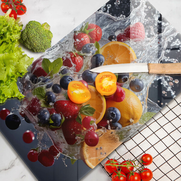 Skärbräda i glas Frukt i vatten