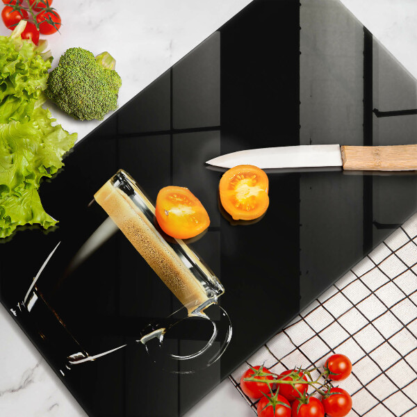 Skärbräda i glas Ett glas svart kaffe