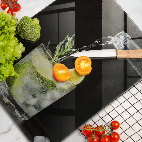 Skärbräda i glas Ett glas vatten