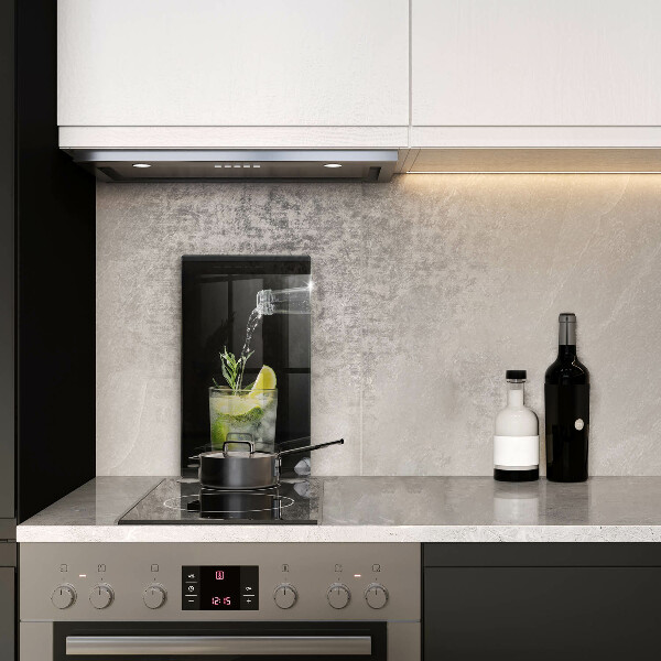 Skärbräda i glas Ett glas vatten