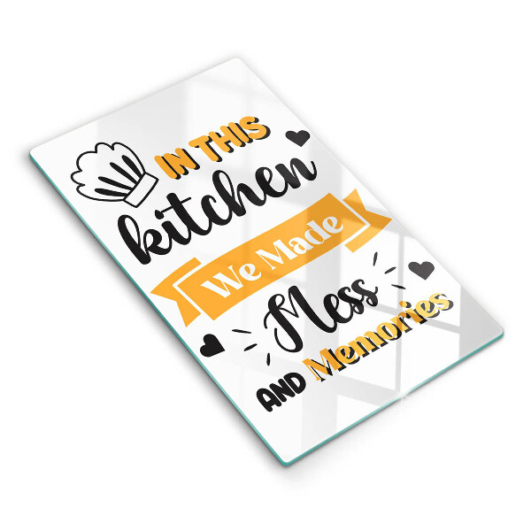 Skärbräda i glas I det här köket skapade vi oreda och minnen