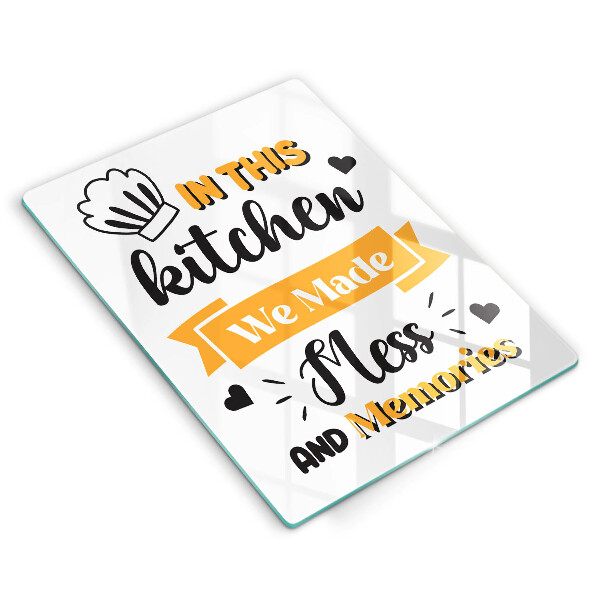 Skärbräda i glas I det här köket skapade vi oreda och minnen