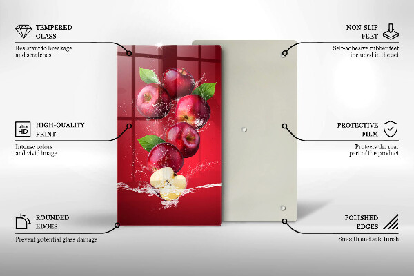 Skärbräda i glas Saftiga äpplen i vatten