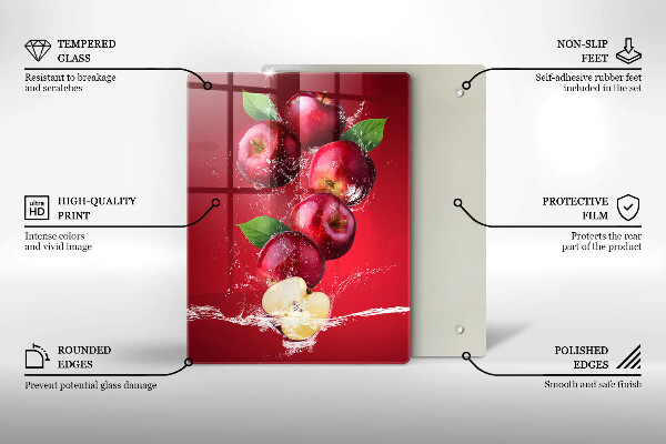 Skärbräda i glas Saftiga äpplen i vatten