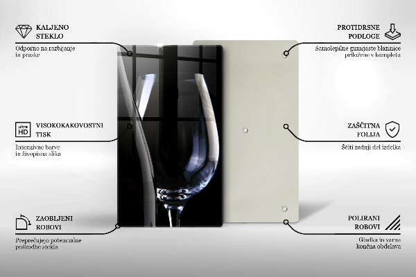 Skärbräda i glas Ett glas och en flaska