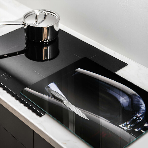 Skärbräda i glas Ett glas och en flaska