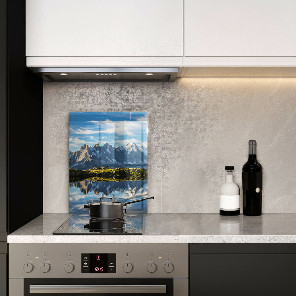 Skärbräda i glas Bergslandskap