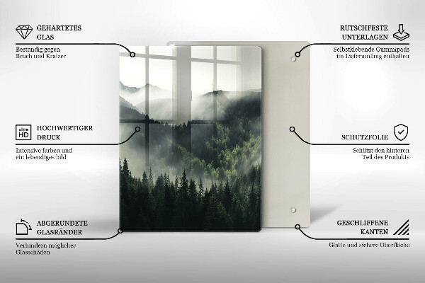 Skärbräda i glas Landskap av skog och dimma