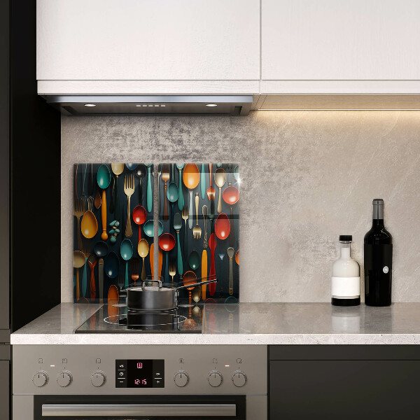 Skärbräda glas Färgglada skedar och gafflar