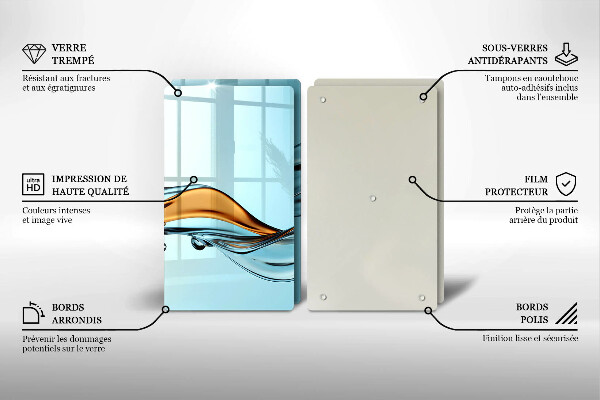 Skärbräda glas Vatten på en blå bakgrund