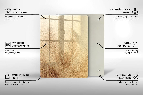 Glasskärbräda Nötter på en vit bakgrund