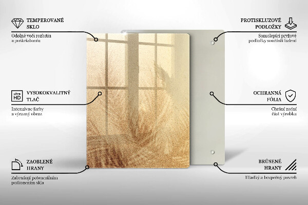 Glasskärbräda Nötter på en vit bakgrund