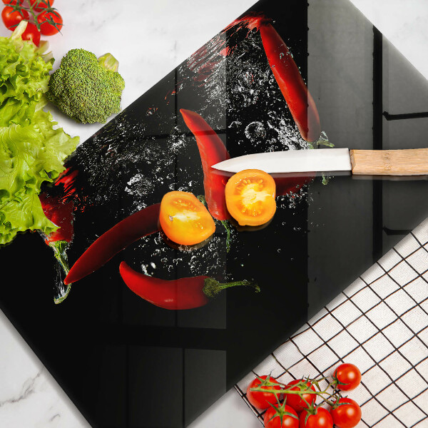 Skärbräda i härdat glas Chilipeppar i vatten