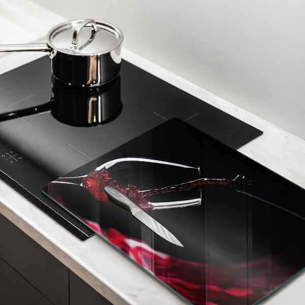 Skärbräda i härdat glas Ett glas rött vin