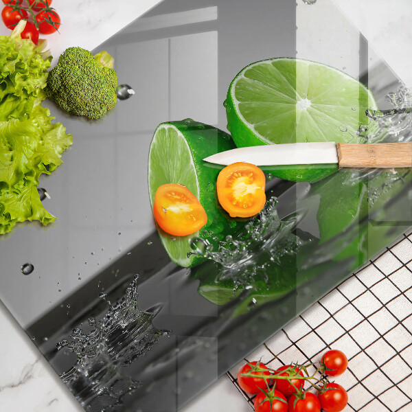Skärbräda i härdat glas Saftiga lime och vatten