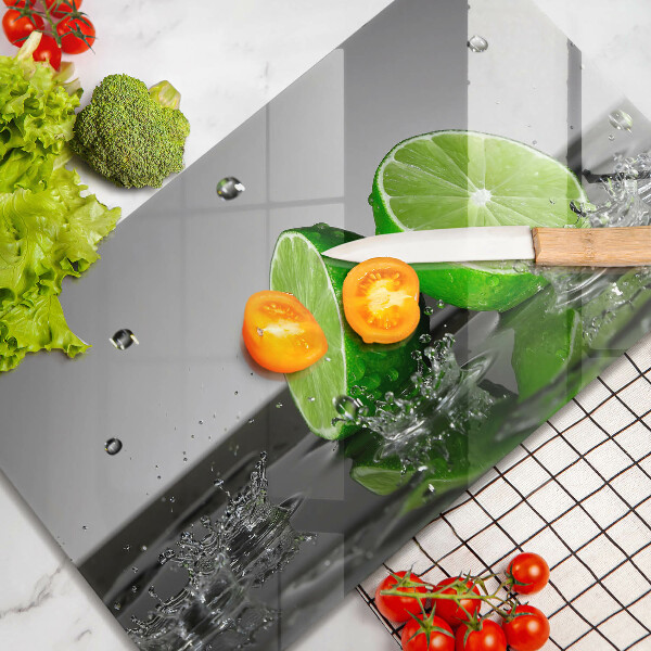 Skärbräda i härdat glas Saftiga lime och vatten