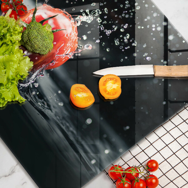 Skärbräda av glas Tomat i vatten