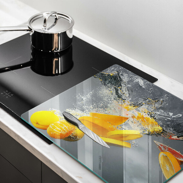 Skärbräda av glas Citroner i vatten