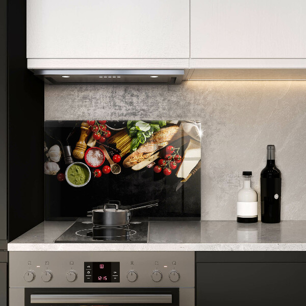 Skärbräda glas modern Italienska ingredienser och kryddor