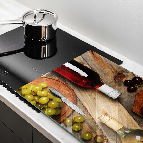 Skärbräda glas modern Vinflaskor och druvor