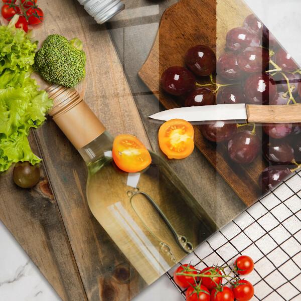 Skärbräda glas modern Vinflaskor och druvor