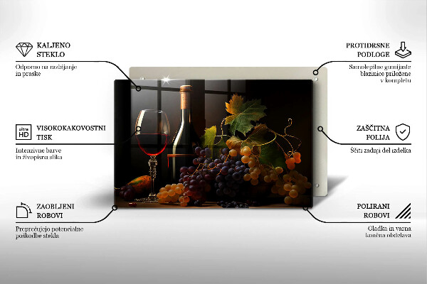 Skärbräda glas modern Ett glas vin och druvor