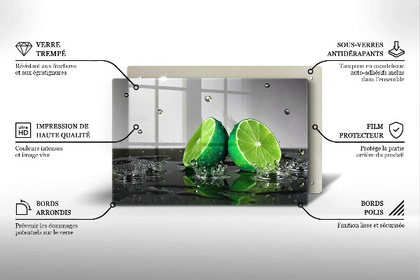 Skärbräda glas modern Saftiga lime och vatten