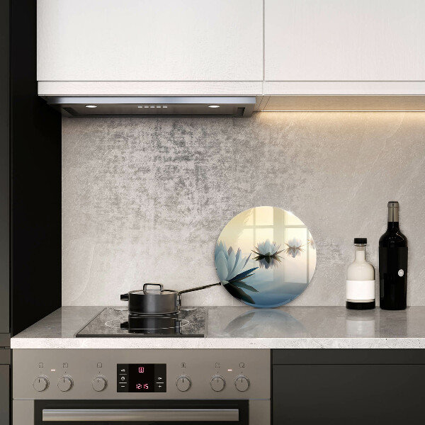 Skärbräda glas unik Lilja blommar på vattnet