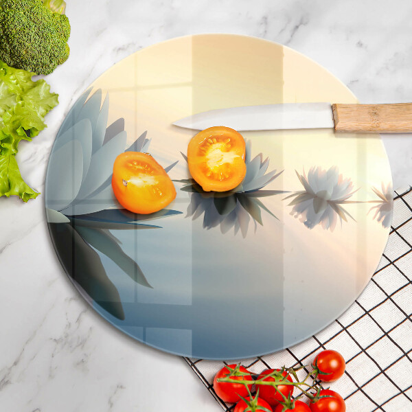 Skärbräda glas unik Lilja blommar på vattnet