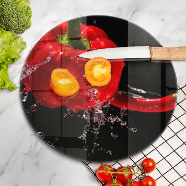 Skärbräda glas unik Röd paprika i vatten