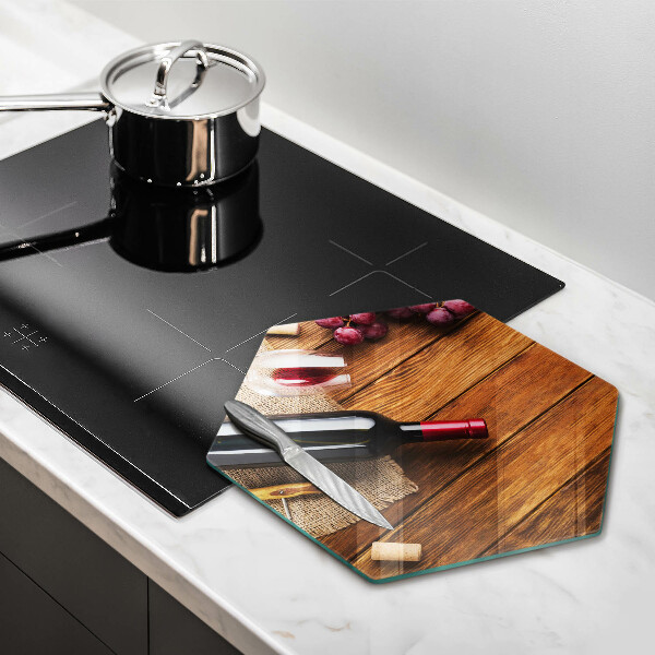 Skärbräda glas sexhörning En flaska rött vin