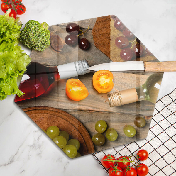 Skärbräda glas sexhörning Vinflaskor och druvor