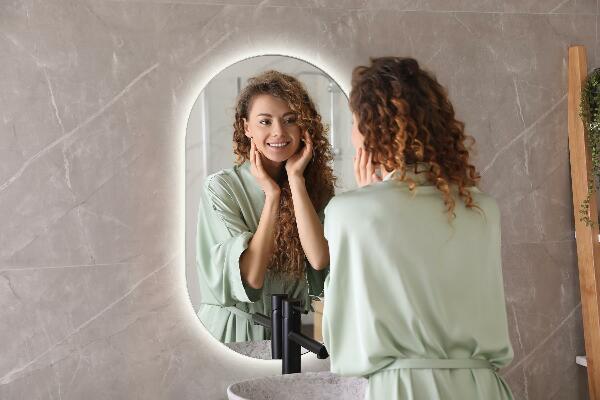 Oval spegel med belysning 46x80 cm