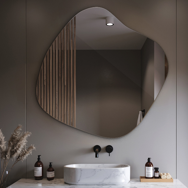 Spegel fläck asymmetrisk 58x59 cm