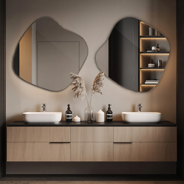 Spegel fläck asymmetrisk 68x67 cm