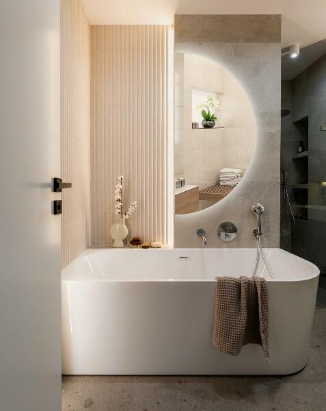 LED Halvcirkel Spegel 35x70 cm