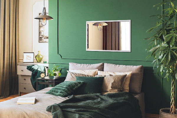 Rektangulär spegel i vit ram för sovrummet 80x60 cm