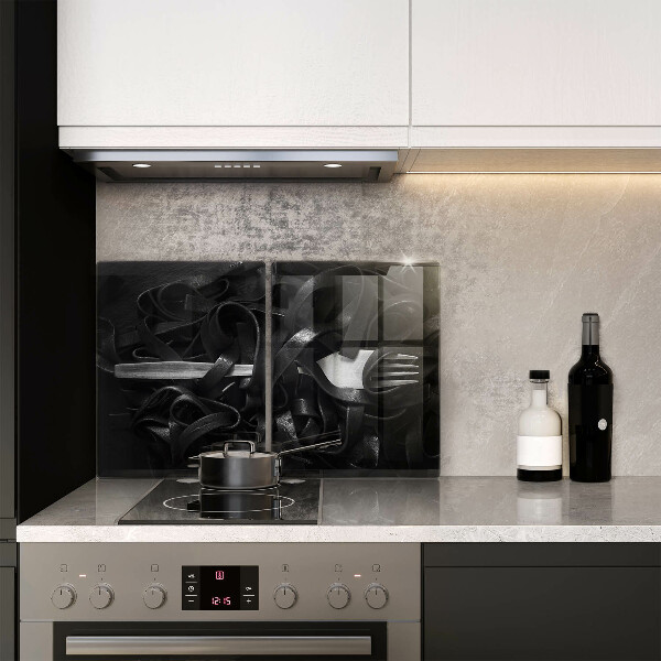 Spisskyddsplatta Svart Tagliatelle Pasta