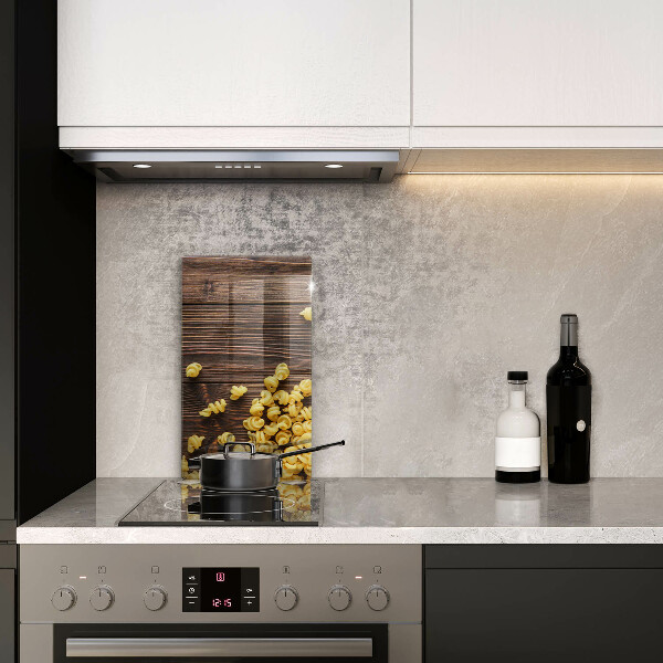 Skydd för induktionsspis modern Pasta på bordet