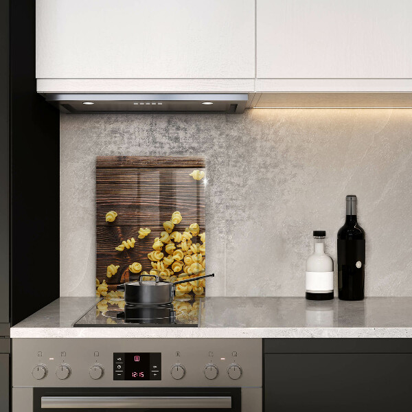 Skydd för induktionsspis modern Pasta på bordet