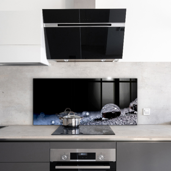 Stänkskydd kök En droppe dagg på morgonen