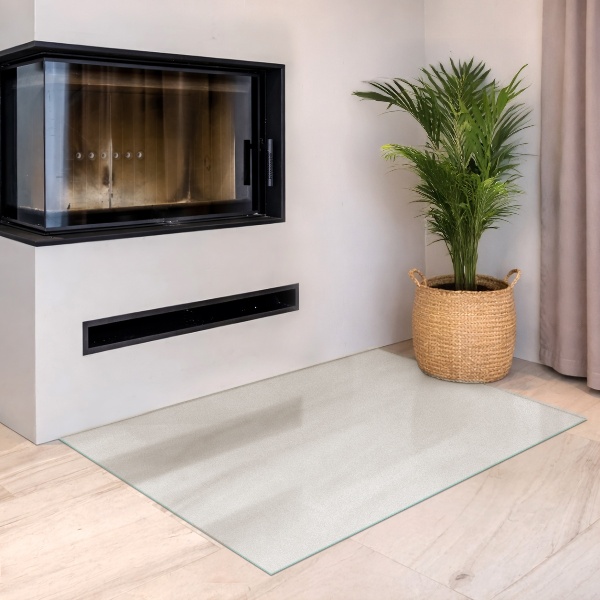 Rektangulär semitransparent glasskiva under kamin 120x80 cm