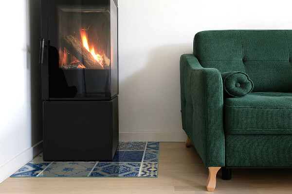 Kvadratisk glasskiva under kamin Mönster av keramiska kakelplattor