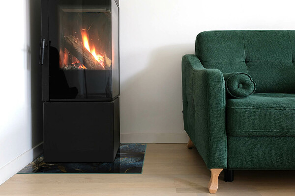 Kvadratisk glasskiva under kamin Eleganta blad i textur