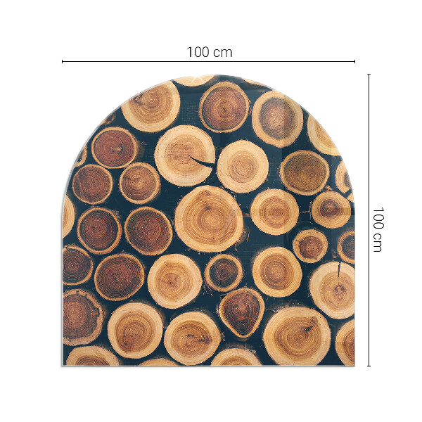 Halvoval glasskiva framför öppen spis Låda med sågat trä