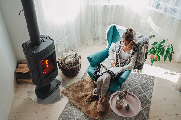 Runda glasskiva framför öppen spis Färg Ljusbeige