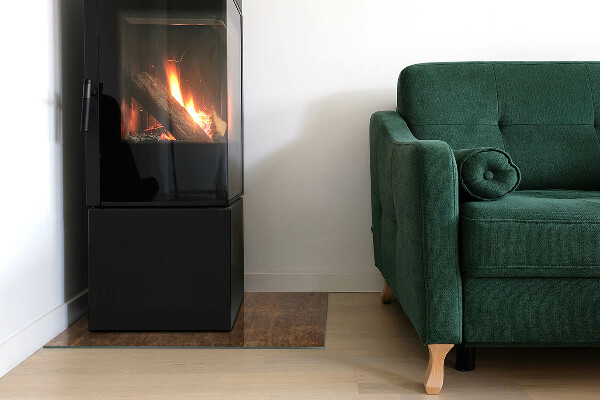 Rektangulär glasskiva under braskamin Roststruktur på bakgrund